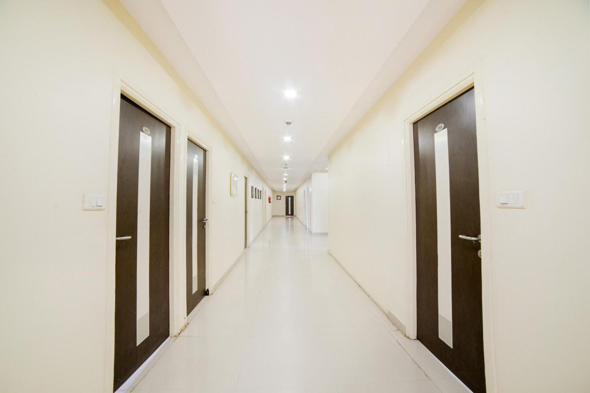 Hotel Super Capital O Raaga Grand Hyderabad Exterior foto