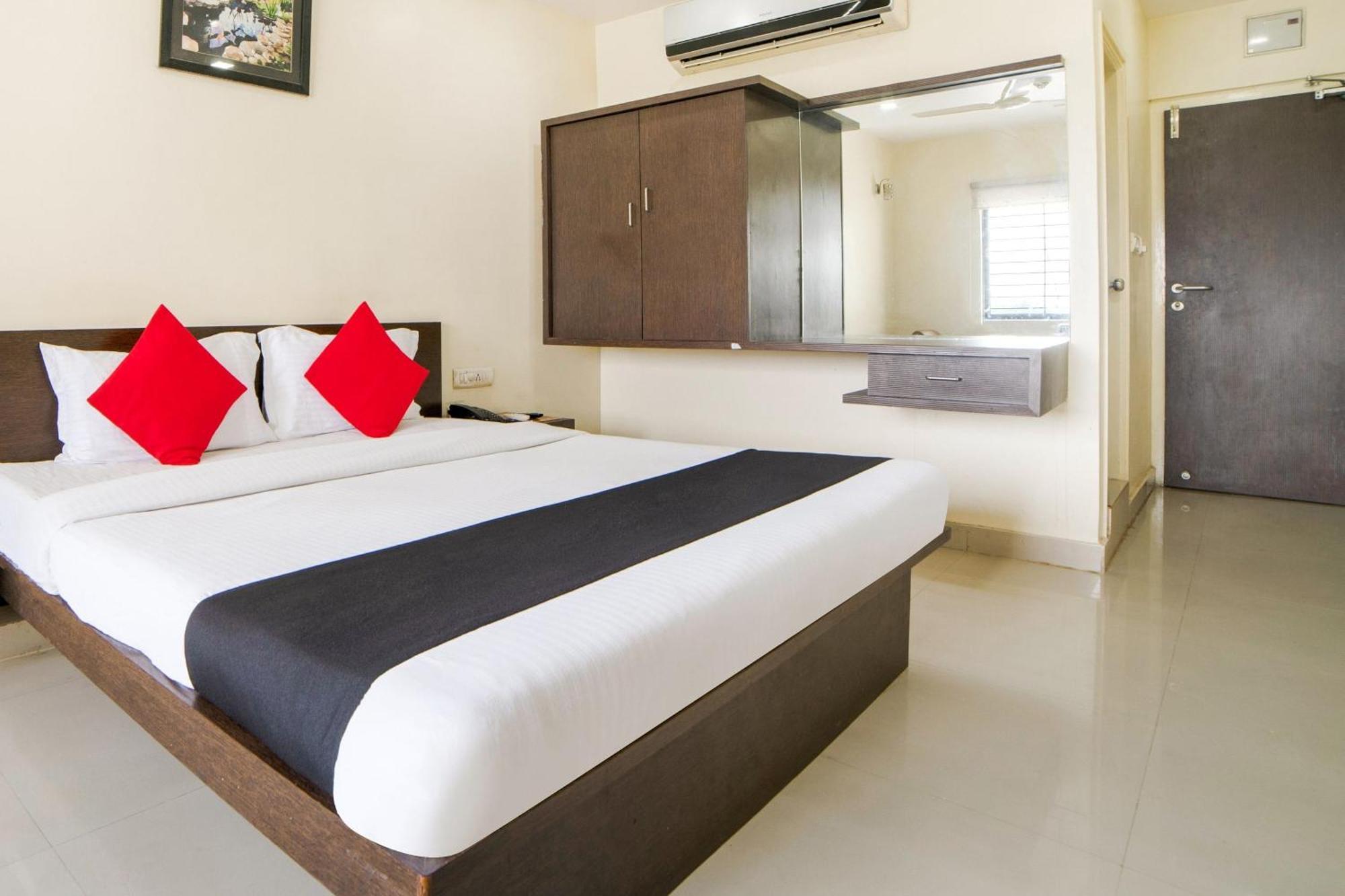 Hotel Super Capital O Raaga Grand Hyderabad Exterior foto