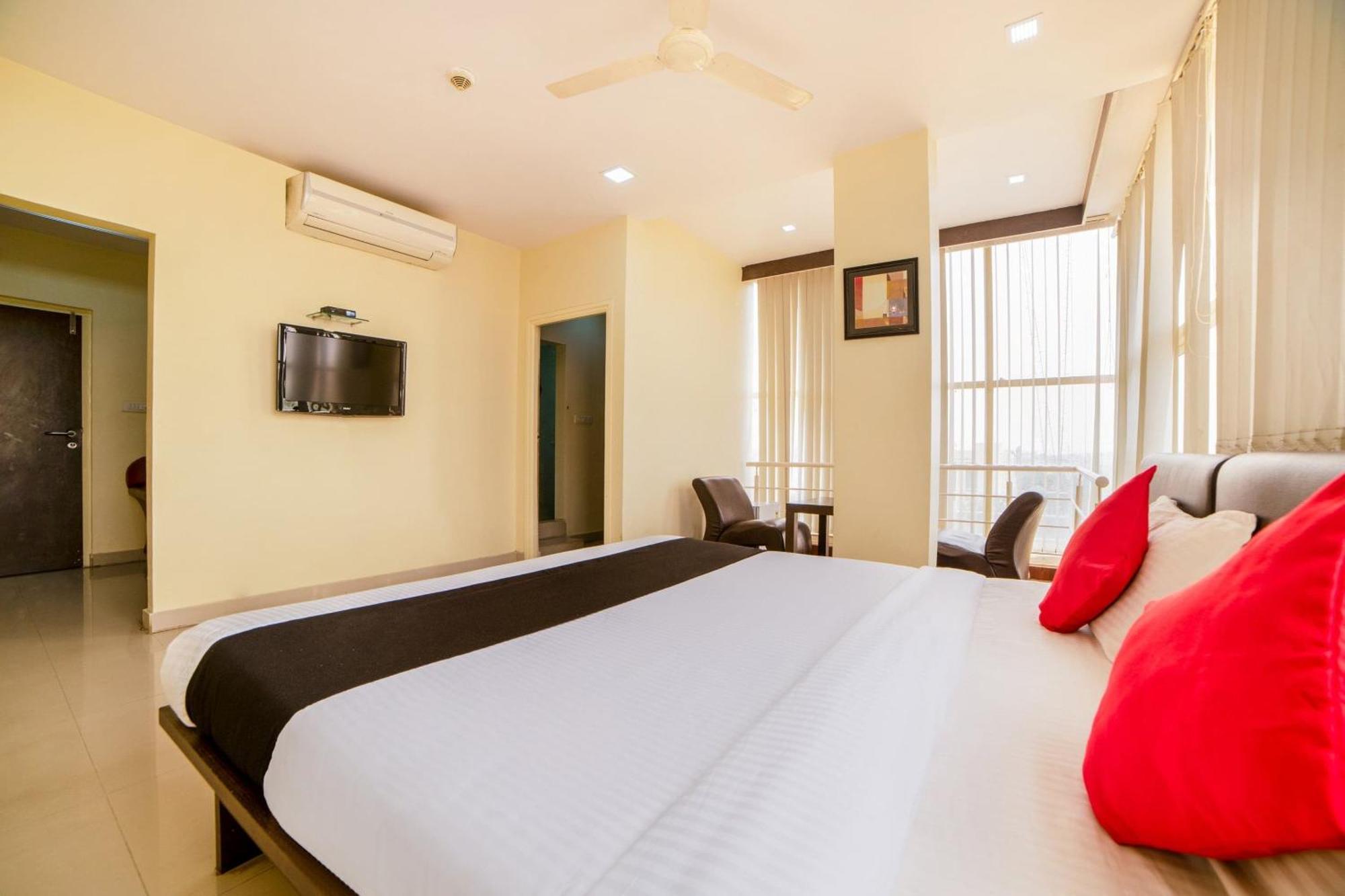 Hotel Super Capital O Raaga Grand Hyderabad Exterior foto