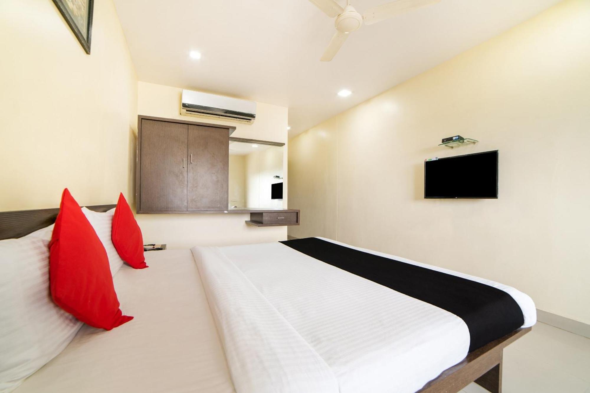 Hotel Super Capital O Raaga Grand Hyderabad Exterior foto